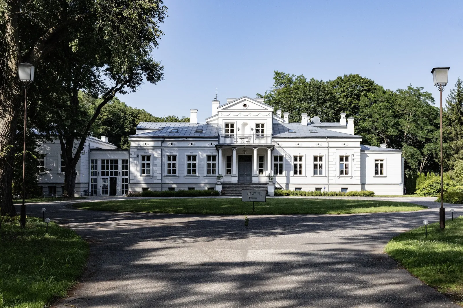02-palac-fasada